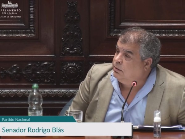 Blás impulsa proyecto de ley para reducir a la mitad las deudas por multas de tránsito pendientes