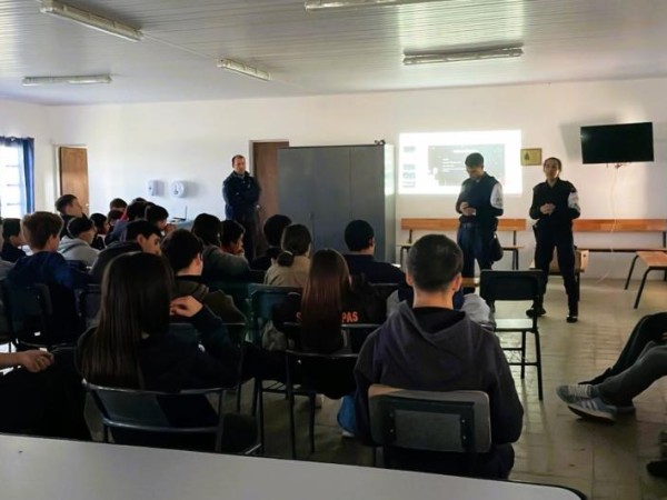 ANEP refuerza medidas por amenazas en centros educativos y vuelve a exigir asistencia en todo el país