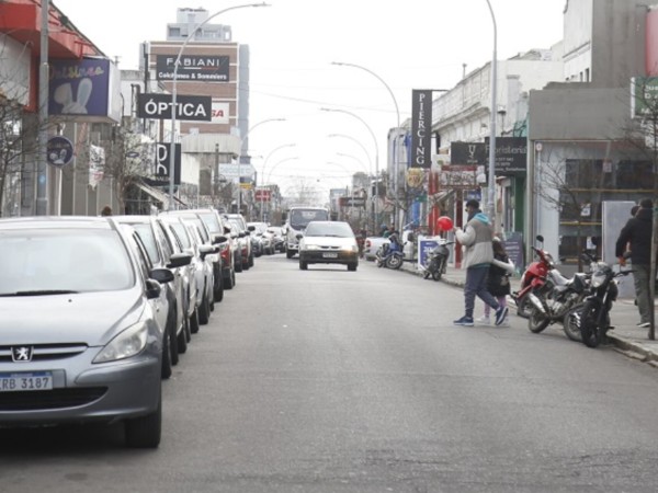 Vecinos del centro no pagarían estacionamiento tarifado y buscan destinar lo recaudado a instituciones del departamento, dijo alcalde de Maldonado