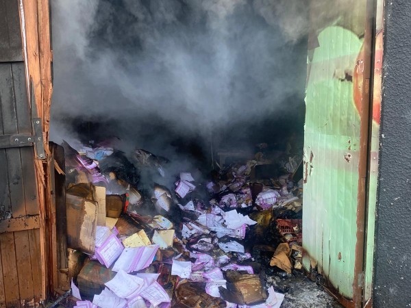 Incendio en galpón abandonado de Maldonado: Bomberos investigan si fue accidental o intencional