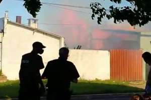 Incendio de proporciones afectó una vivienda en Maldonado con perdidas totales, incluidas 4 motos