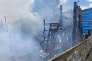 Bomberos controló incendio en dos viviendas de Los Eucaliptus