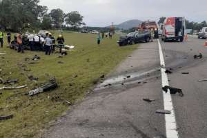 Un hombre grave arrojó choque entre dos autos cuando uno iba a contramano