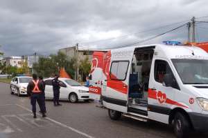 Moto y auto colisionaron en avenida Wilson Ferreira Aldunate