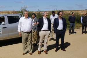 Avanza realojo del Kennedy; Intendente Antía se reunió con directivos de la CAF  y recorrió el asentamiento y el nuevo barrio