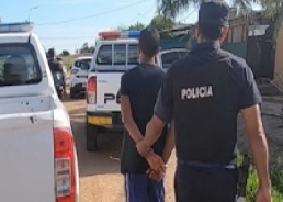 Alojó a adolescente con problemas de drogas y descubrió que introdujo a su casa arma, municiones y droga