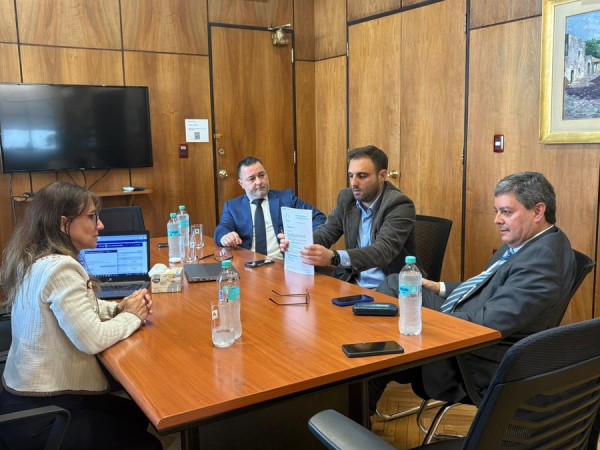 Diputado Casaretto se reunió con autoridades de ANCAP por rotura de la boya petrolera