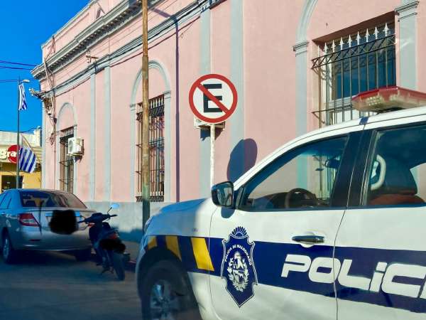 Instituciones deportivas estuvieron de turno

En otro caso en San Carlos, la policía recibió denuncia por hurto cometido en horas de la noche en la sede de una Institución deportiva.

Mediante dañ