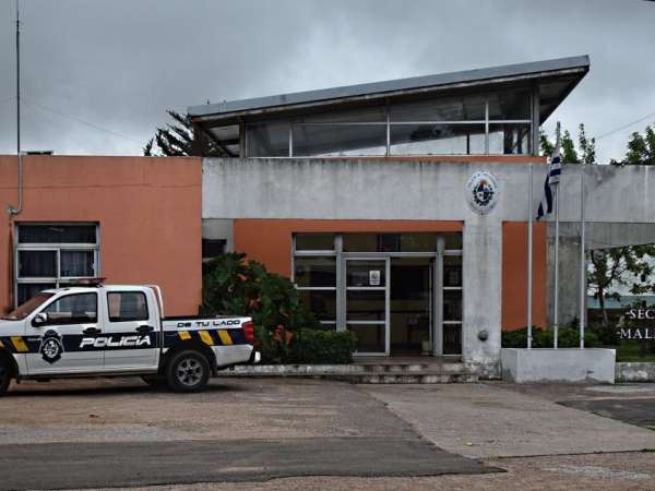 Ladrones se llevan toallas, baterías y lo que esté a mano pero la policía los atrapó