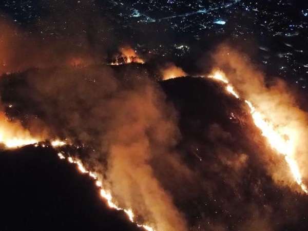 Incendio del Cerro del Toro no está controlado y obligó a evacuar campings y cortar la energía