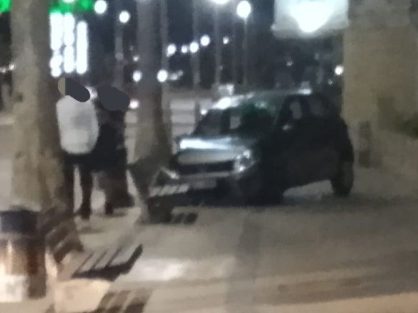 Conductor alcoholizado terminó sobre la vereda tras despistar en la Rambla de Piriápolis