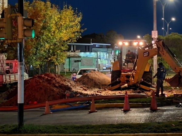 Problemas y riesgos en obra de saneamiento en avenida Lussich: evalúan sanciones a empresa tercerizada