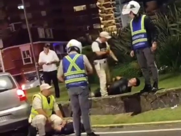 Persecución cinematográfica en la península: auto intentó escapar a contramano de la Policía y chocó a otro; un hombre fue baleado y encontraron drogas en el vehículo
