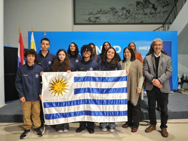 Estudiantes del Liceo N°4 participan en competencia de la NASA