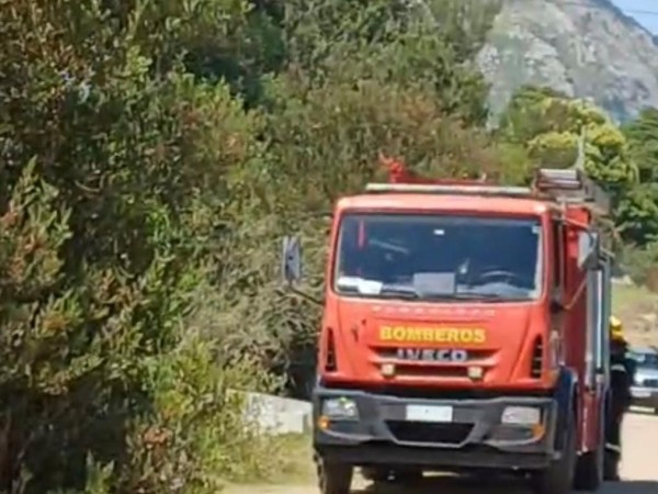 Incendio de vegetación en Playa Hermosa movilizó a Bomberos de Piriápolis