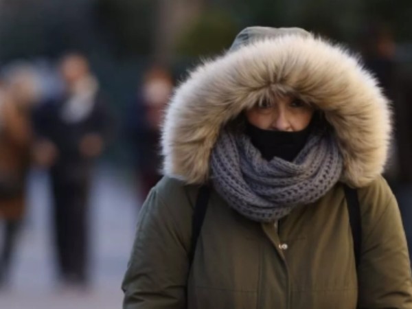 Semana comienza fría y con viento: anuncian mínimas de 3°C y posibles chaparrones costeros
