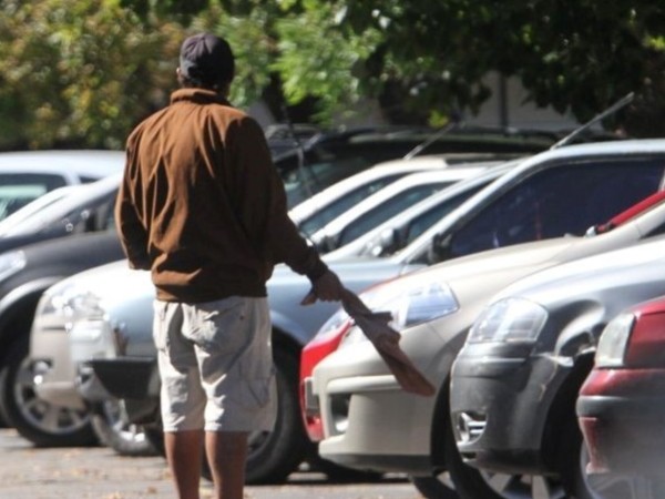 Estacionamiento tarifado en el centro de Maldonado podría desplazar a los cuidacoches no habilitados, dijo Damián Tort