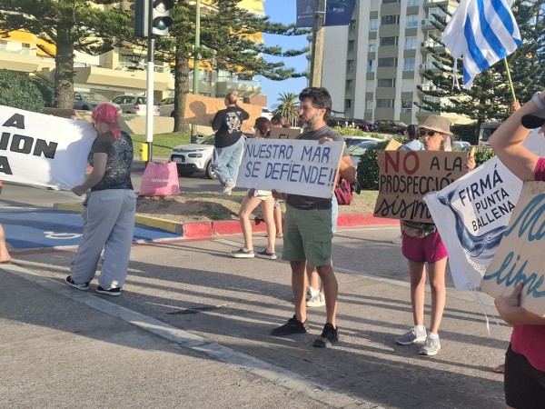 "Estamos poniendo en riesgo lo que nos da de comer": Amigos del Océano volvió a movilizarse en Punta del Este contra las prospecciones sísmicas
