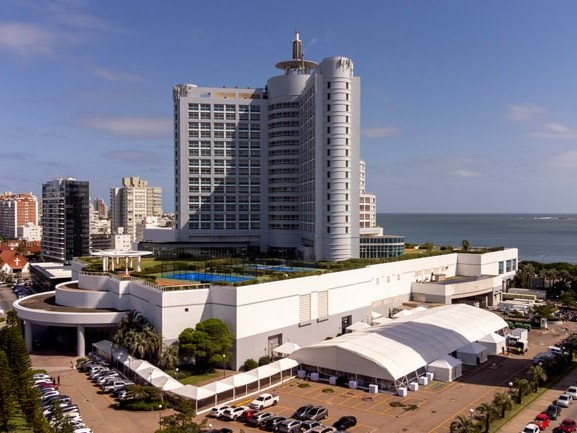 Cipriani va por Enjoy Punta del Este con una oferta de 160 millones de dólares