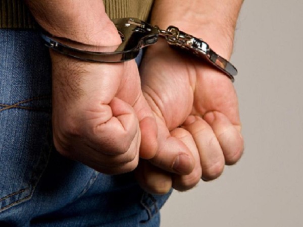 Salió a la calle pese a tener arresto domiciliario, amenazó a policías y ahora pasará las fiestas en prisión