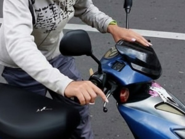 Cayó con una moto robada y terminó condenada por dos hurtos