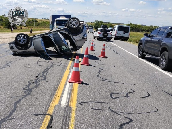 Vuelco en Ruta 3 dejó cuatro personas lesionadas