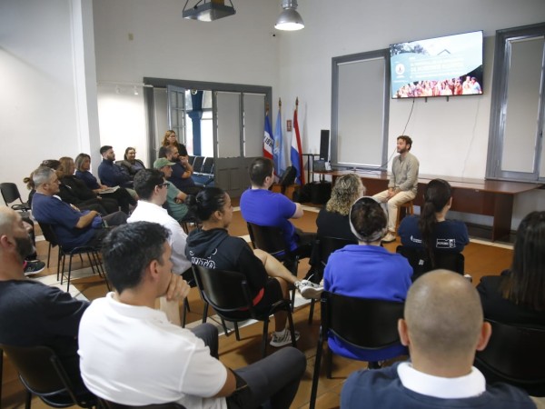 “Empezar por casa”: coach profesional brindó charla a funcionarios municipales para abordar la frustración y depresión en la gestión pública