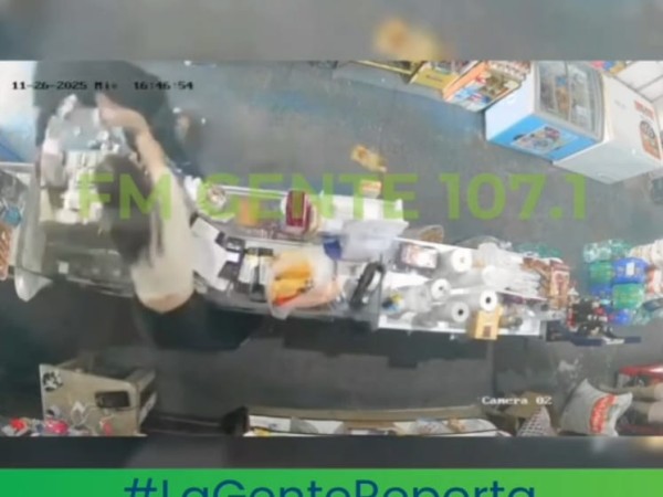 Video: una mujer golpea a un rapiñero y evita que roben su negocio en Maldonado