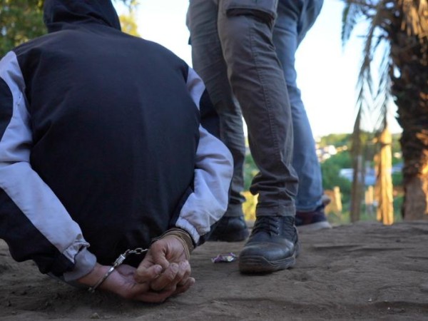 Adolescente que cumplía arresto domiciliario volvió a caer por robo de motos en la costa de Maldonado