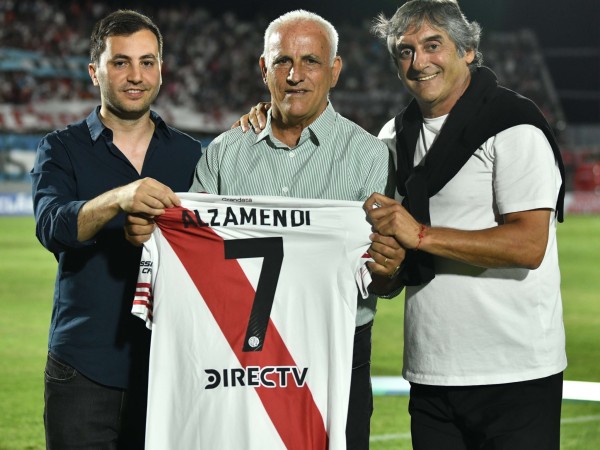 River Plate y Peñarol empataron 0 a 0 pero en los penales ganó el equipo argentino; hubo homenaje a Antonio Alzamendi