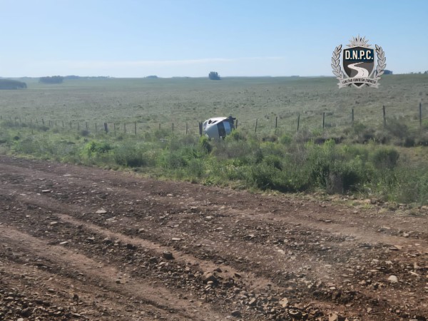 Siniestro fatal: conductor salió despedido del vehículo tras volcar en ruta de Tacuarembó