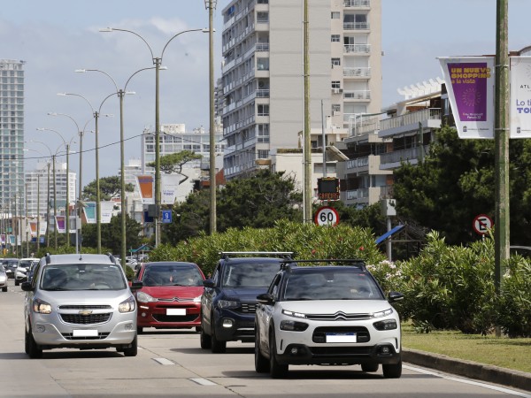 Semáforos inteligentes, aumento de frecuencia de ómnibus y acciones para desestimular uso de automóviles: algunas de las propuestas de la Intendencia para mejorar la movilidad en Maldonado