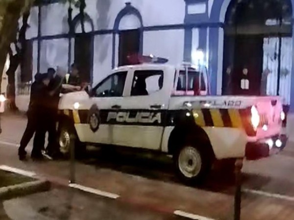 rapiña, policía, comercio, asalto, vestidos de mujer, camino de los gauchos,