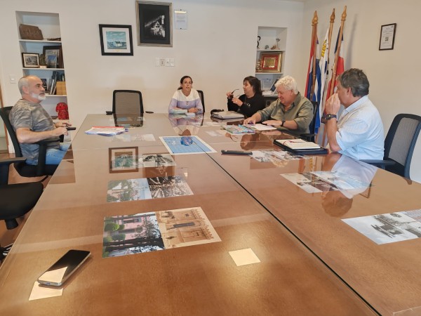 El alcalde de Punta del Este aseguró que el proyecto para la Plaza Artigas será presentado a los artesanos