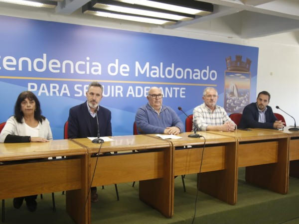 Sorpresa en el Frente Amplio y en el oficialismo por críticas del Partido Comunista al intendente Abella y a las mesas interpartidarias