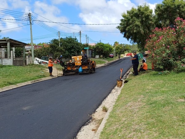 bitumen hirviendo, quqemaduras, niño cayó , asfalto