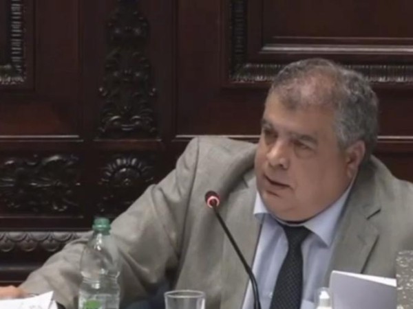 Rodrigo Blás cuestionó el endurecimiento de beneficios fiscales para residentes en Uruguay